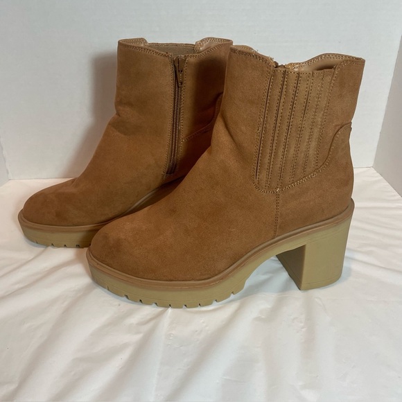 Universal Thread Women's Chunky Heel Tan Suede Ankle Boots - Picture 9 of 10